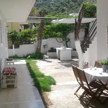 George And Danai Holiday home